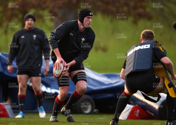 221118 - Wales Rugby Training - Adam Beard during training