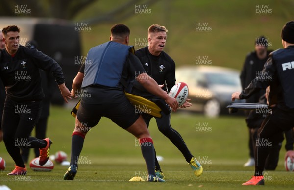 221118 - Wales Rugby Training - Gareth Anscombe during training
