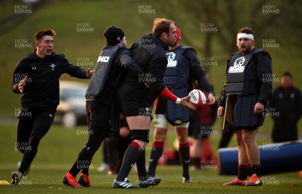 221118 - Wales Rugby Training - Alun Wyn Jones during training