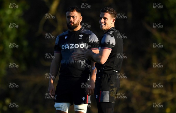 221122 - Wales Rugby Training - Josh MacLeod and Kieran Hardy during training