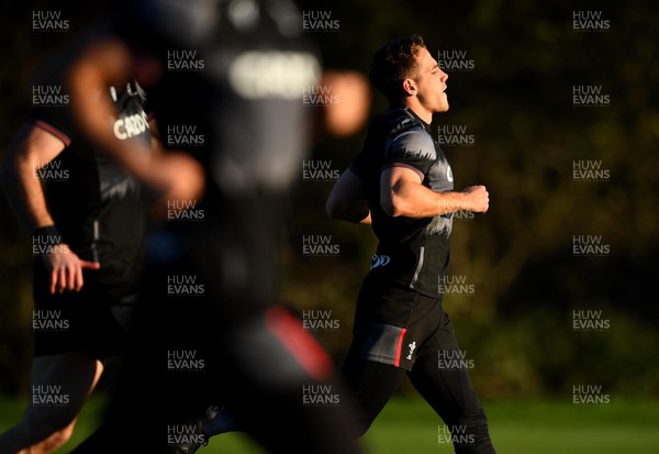 221122 - Wales Rugby Training - Kieran Hardy during training