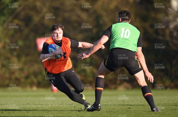 230117 - Wales Rugby Training - Stuff Evans during training