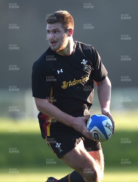 230117 - Wales Rugby Training - Olly Cracknell during training