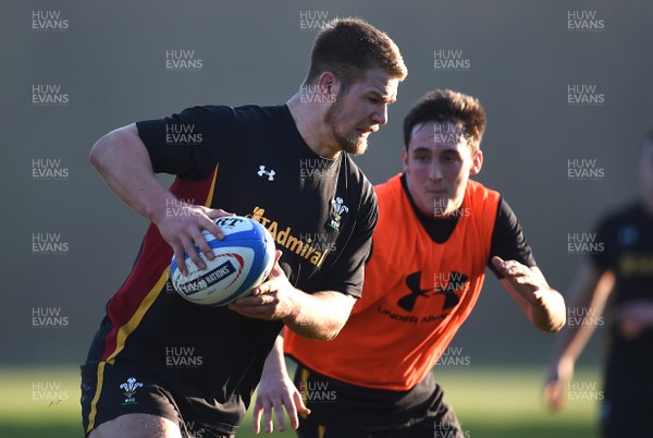 230117 - Wales Rugby Training - Olly Cracknell during training