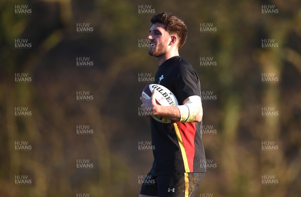 230117 - Wales Rugby Training - Owen Williams during training