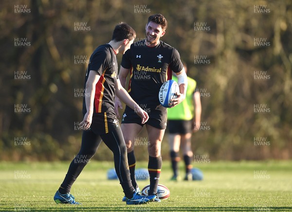 230117 - Wales Rugby Training - Owen Williams during training