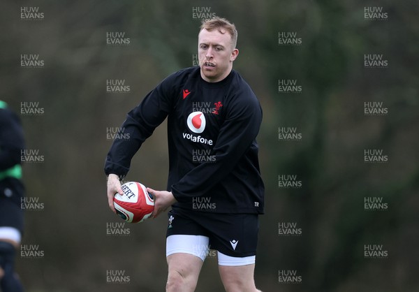 230124 - Wales Rugby Training in the first week of training for the 2024 Guinness 6 Nations - Tommy Reffell during training