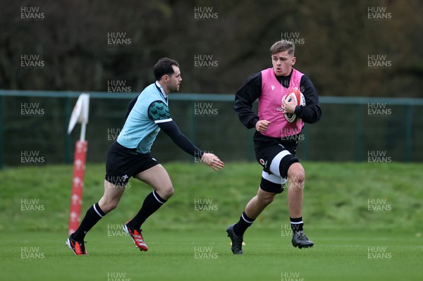 230124 - Wales Rugby Training in the first week of training for the 2024 Guinness 6 Nations - Alex Mann during training