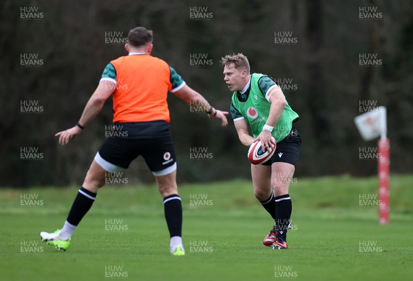 230124 - Wales Rugby Training in the first week of training for the 2024 Guinness 6 Nations - Sam Costelow during training