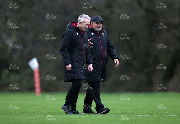 230124 - Wales Rugby Training in the first week of training for the 2024 Guinness 6 Nations - Rob Howley and Warren Gatland, Head Coach during training