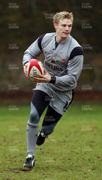 220206 - Wales Rugby Wales' Dwayne Peel takes part in a training session ahead of his side's clash against Ireland �Huw Evans Agency