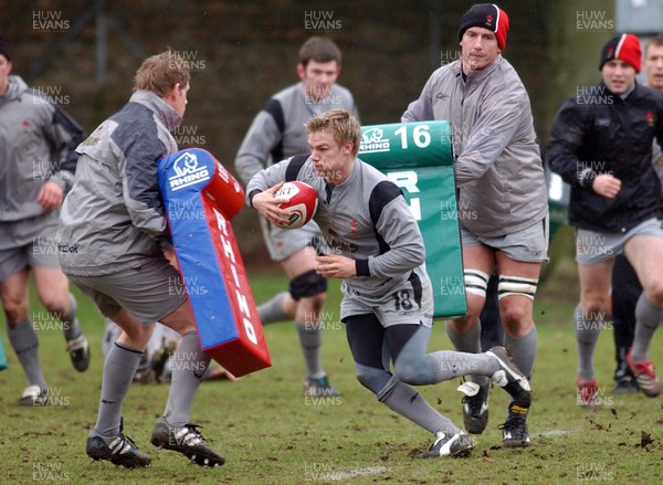 230206 - Wales Rugby Training - Dwayne Peel tries to slip through a gap 