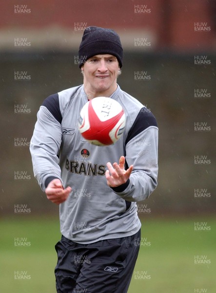 230206 - Wales Rugby Training - Matthew Watkins offloads 