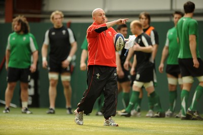 23.02.09 - Wales Rugby Training - Wales defence coach, Shaun Edwards makes a point during training 