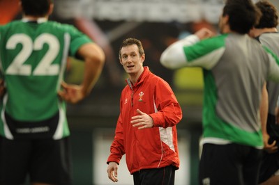 23.02.09 - Wales Rugby Training - Wales backs coach, Rob Howley makes a point during training 