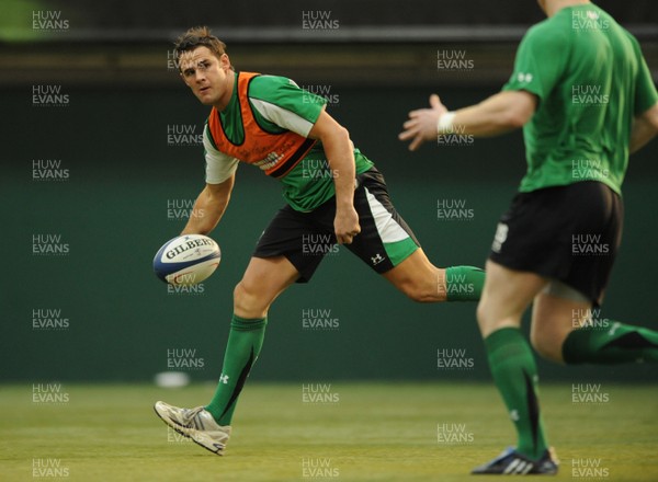 23.02.09 - Wales Rugby Training - Lee Byrne looks to make a pass during training. 