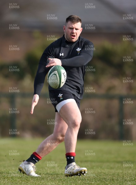 230218 - Wales Rugby Training - Rob Evans during training