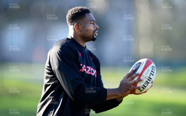 230223 - Wales Rugby Training - Christ Tshiunza during training