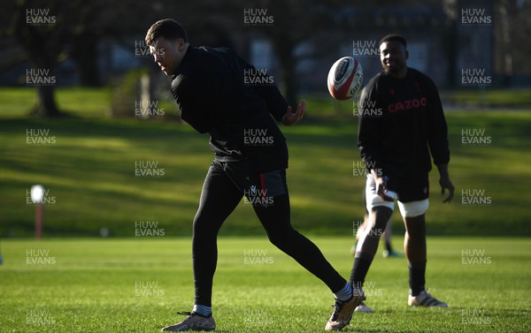 230223 - Wales Rugby Training - Mason Grady during training