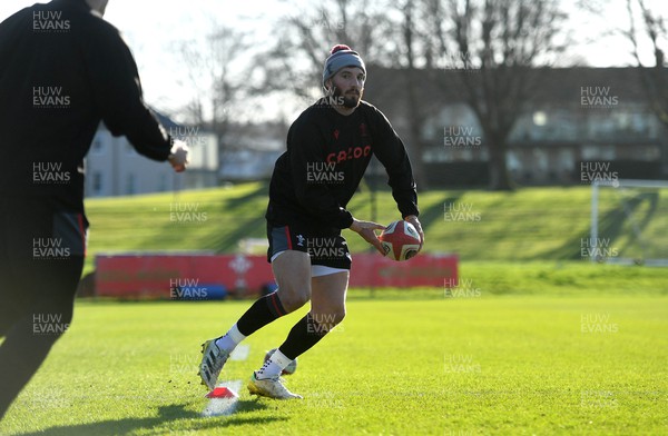 230223 - Wales Rugby Training - Owen Williams during training