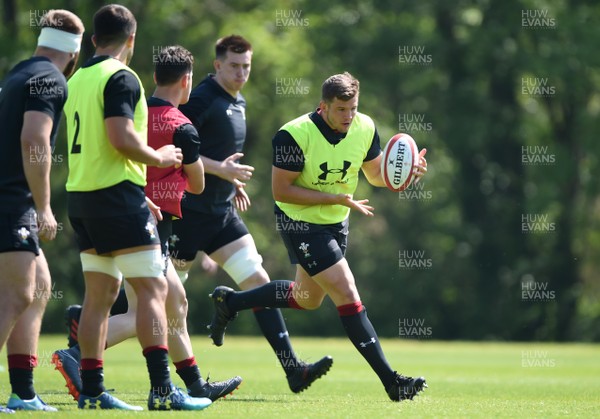 230518 - Wales Rugby Training -  Elliot Dee during training