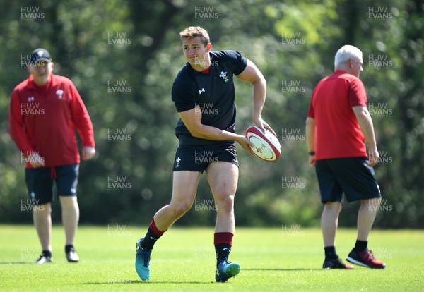 230518 - Wales Rugby Training -  Hallam Amos during training