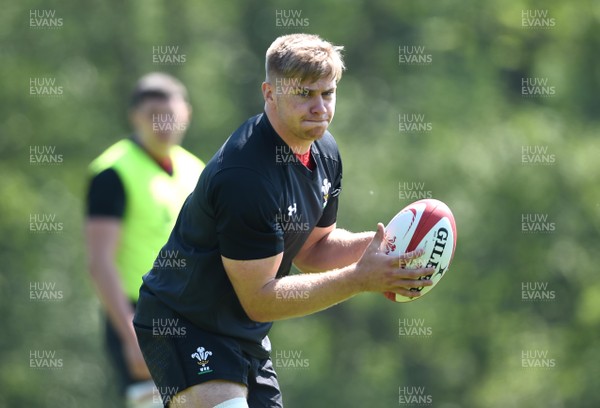 230518 - Wales Rugby Training -  Aaron Wainwright during training