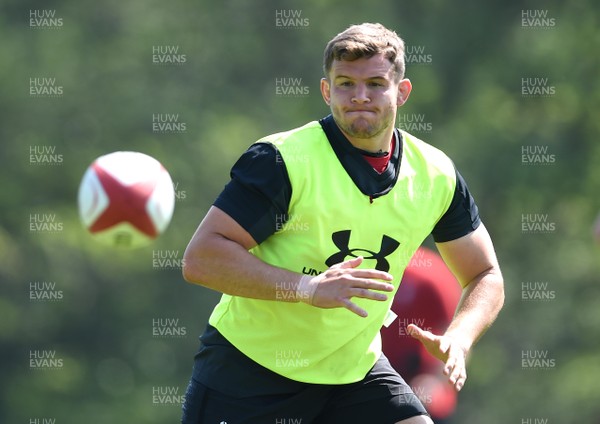 230518 - Wales Rugby Training -  Elliot Dee during training