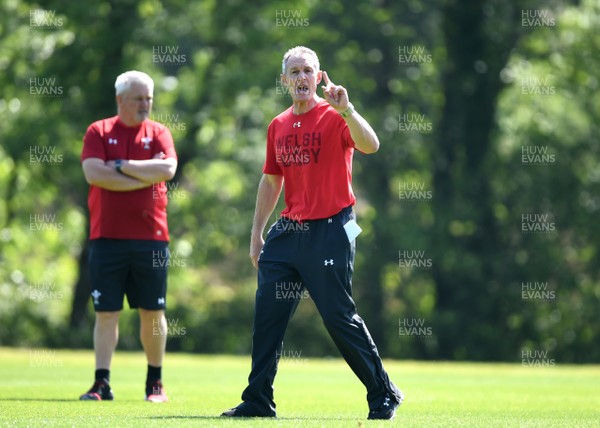230518 - Wales Rugby Training -  Rob Howley during training