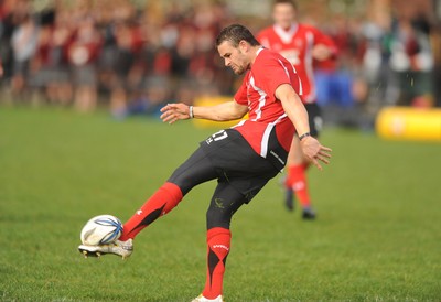 23.06.10 - Wales Rugby Training - Lee Byrne during training. 