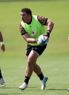 230626 - Wales Rugby Training ahead of their game against the Barbarians on the weekend - Ben Warren during training