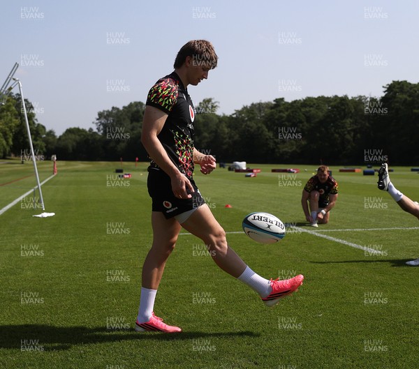 230626 - Wales Rugby Training ahead of their game against the Barbarians on the weekend - Ellis Mee during training