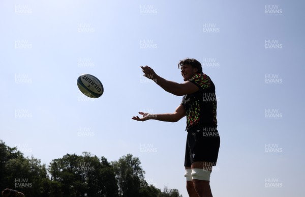 230626 - Wales Rugby Training ahead of their game against the Barbarians on the weekend - Teddy Williams during training
