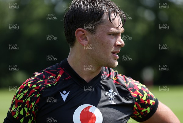230626 - Wales Rugby Training ahead of their game against the Barbarians on the weekend - Alex Mann during training