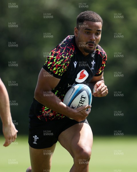 230626 - Wales Rugby Training ahead of their game against the Barbarians on the weekend - Ben Thomas during training