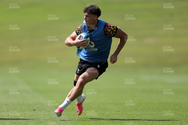 230626 - Wales Rugby Training ahead of their game against the Barbarians on the weekend - Eddie James during training
