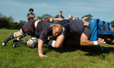 23.08.07 - Wales Rugby Training - Martyn Williams is put through his paces on the scrum machine during training 