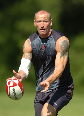 23.08.07 - Wales Rugby Training - Gareth Thomas in action during training 