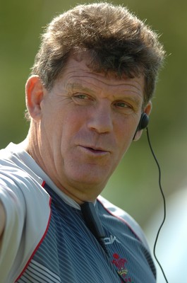 23.08.07 - Wales Rugby Training - Wales Coach, Gareth Jenkins makes a during training 