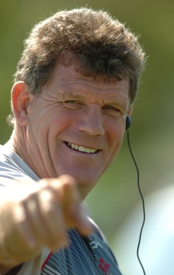 23.08.07 - Wales Rugby Training - Wales Coach, Gareth Jenkins makes a during training 