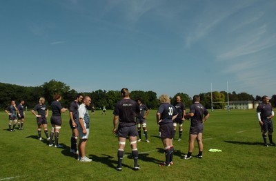 23.08.07 - Wales Rugby Training - Wales Forwards Coach, Robin Mcbryde talks to the forwards during training at the Vale Hotel, Near Cardiff 