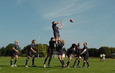 23.08.07 - Wales Rugby Training - Ian Gough takes line out ball during training 