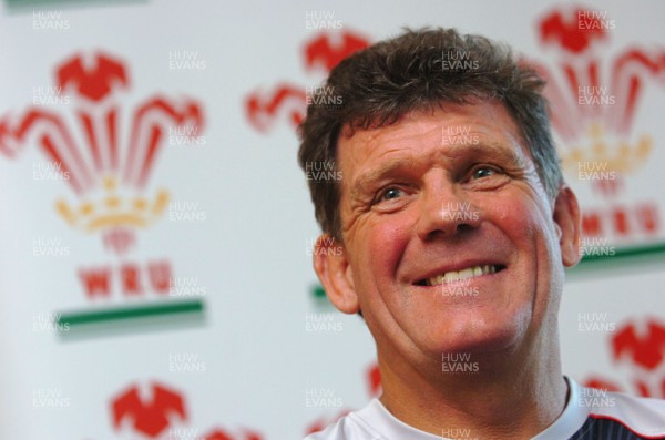 23.08.07 - Wales Rugby Press Conference - Wales Coach, Gareth Jenkins announces his team to face France on Sunday 