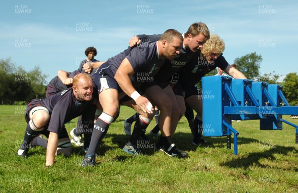 23.08.07 - Wales Rugby Training - (L-R)Martyn Williams, Chris Horsman, Matthew Rees and Duncan Jones go through their moves on the scrum machine during training 