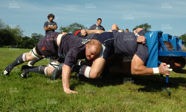 23.08.07 - Wales Rugby Training - Martyn Williams is put through his paces on the scrum machine during training 
