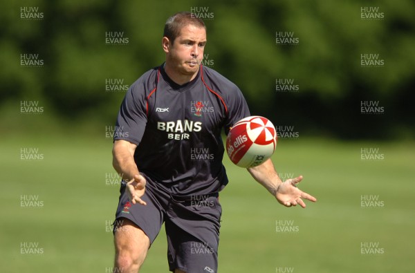 23.08.07 - Wales Rugby Training - Shane Williams in action during training 