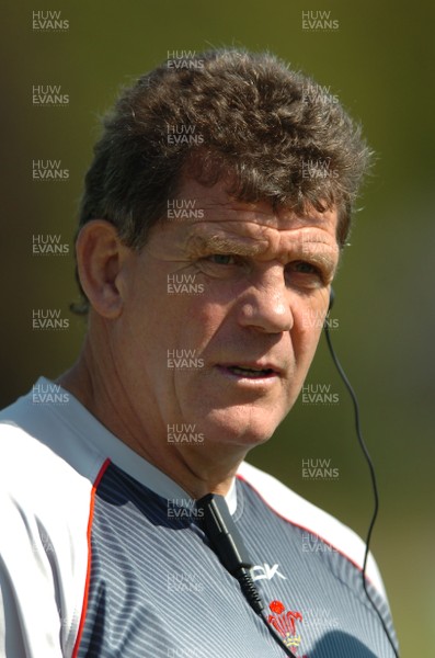 23.08.07 - Wales Rugby Training - Wales Coach, Gareth Jenkins makes a during training 