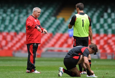 23.08.11 - Wales Rugby Training - Head coach Warren Gatland talks to Sam Warburton during training. 