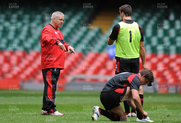 23.08.11 - Wales Rugby Training - Head coach Warren Gatland talks to Sam Warburton during training. 