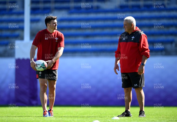 231019 - Wales Rugby Training - Warren Gatland with his son Bryn during training